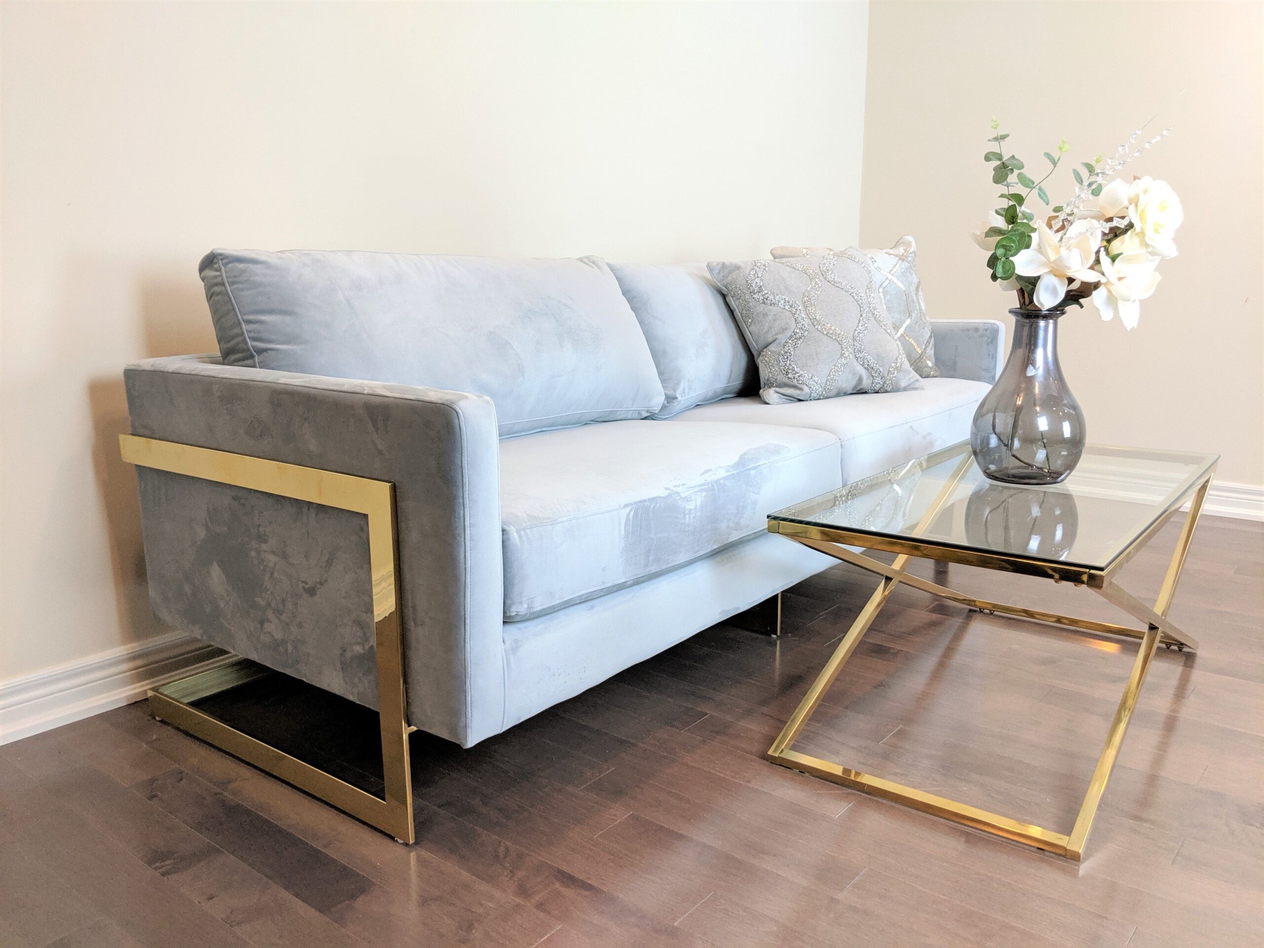 Sofas & Loveseats